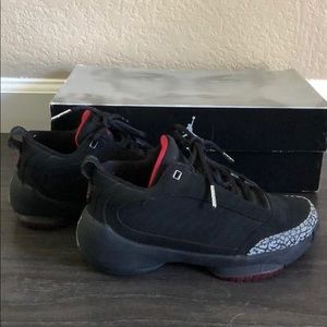Boys Air Jordan’s XIX low